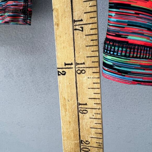 Under Armour Girl's Leggings XL Multi-Color Heather Cropped Capri Heat Gear - Picture 11 of 12